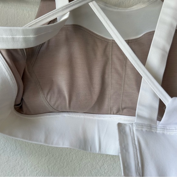 Lululemon Bra Womens 8 White Lightweight Cross Strappy Yoga Gym Athleisure - Picture 7 of 8